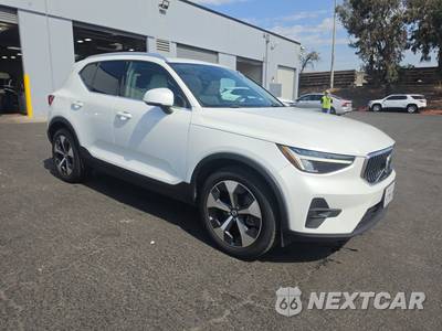 2023 Volvo XC40 B4 Plus Bright Theme - zdjęcie 3 z 33 - miniatura