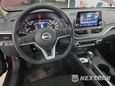 2025 Nissan Altima SV - zdjęcie 8 z 17 - miniatura