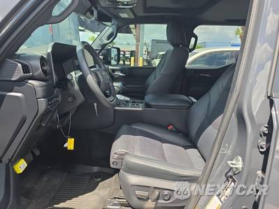 2025 Toyota Land Cruiser - zdjęcie 7 z 22 - miniatura