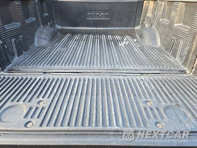 2019 Nissan TITAN SV Crew Cab Short Bed - zdjęcie 16 z 24 - miniatura