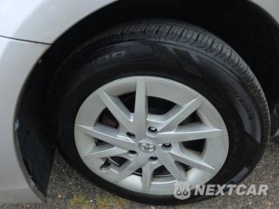 2014 Toyota Prius v Three - zdjęcie 8 z 21 - miniatura