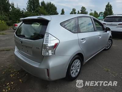 2014 Toyota Prius v Three - zdjęcie 4 z 21 - miniatura