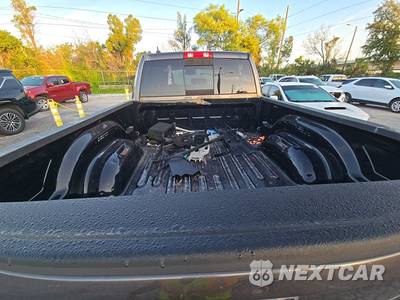 2019 Ram 1500 Classic SLT Crew Cab Medium Bed - zdjęcie 16 z 41 - miniatura