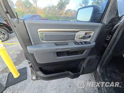 2019 Ram 1500 Classic SLT Crew Cab Medium Bed - zdjęcie 9 z 41 - miniatura