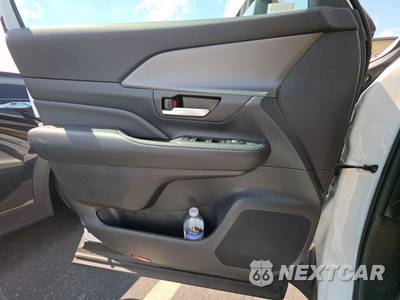 2025 Toyota Grand Highlander XLE - zdjęcie 9 z 34 - miniatura