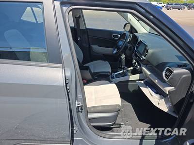 2025 Hyundai Venue SEL - zdjęcie 8 z 27 - miniatura