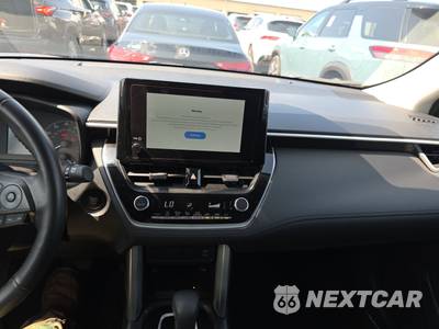 2025 Toyota Corolla Cross LE - zdjęcie 11 z 27 - miniatura