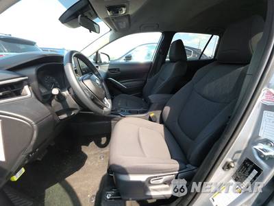 2025 Toyota Corolla Cross LE - zdjęcie 7 z 27 - miniatura