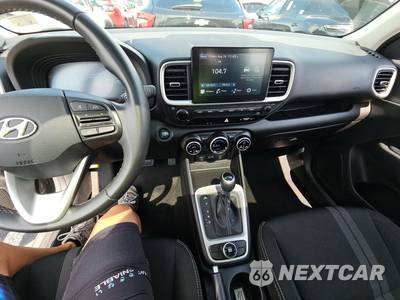 2025 Hyundai Venue SEL - zdjęcie 11 z 28 - miniatura