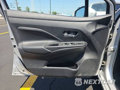 2025 Nissan Versa SV - zdjęcie 9 z 20 - miniatura