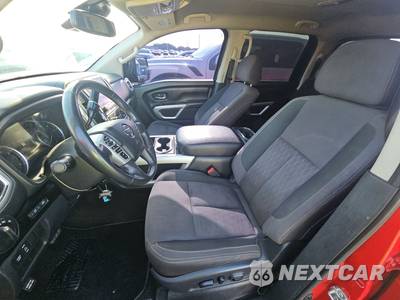 2020 Nissan TITAN SV Crew Cab Short Bed - zdjęcie 7 z 18 - miniatura
