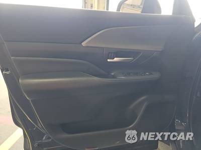2025 Toyota Grand Highlander XLE - zdjęcie 9 z 34 - miniatura
