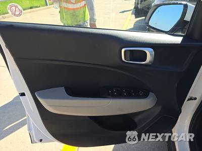 2025 Hyundai Venue SEL - zdjęcie 9 z 24 - miniatura