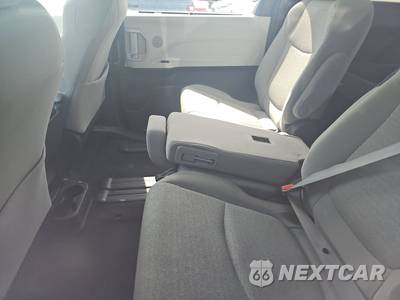 2025 Toyota Sienna LE 8-Passenger 120.5" WB - zdjęcie 13 z 39 - miniatura