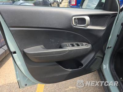 2025 Hyundai Venue SEL - zdjęcie 9 z 27 - miniatura
