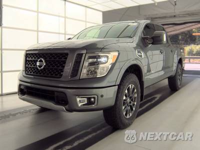 2017 Nissan TITAN PRO-4X Crew Cab Short Bed