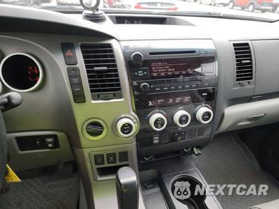 2010 Toyota Sequoia SR5 - zdjęcie 11 z 31 - miniatura