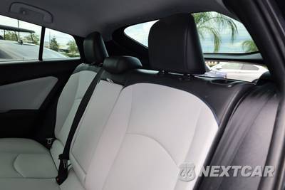 2019 Toyota Prius Limited - zdjęcie 13 z 17 - miniatura