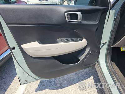2025 Hyundai Venue SEL - zdjęcie 15 z 43 - miniatura