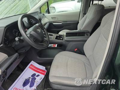 2022 Toyota Sienna LE 8-Passenger 120.5" WB - zdjęcie 13 z 21 - miniatura