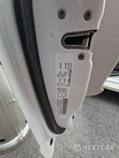 2011 Volkswagen Routan SE w/Rear Seat Entertainment 121.2" WB - zdjęcie 14 z 30 - miniatura