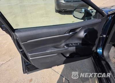 2019 Toyota Camry SE - zdjęcie 8 z 11 - miniatura