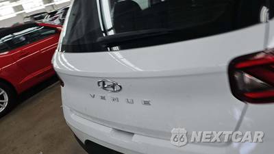 2025 Hyundai Venue SEL - zdjęcie 21 z 28 - miniatura