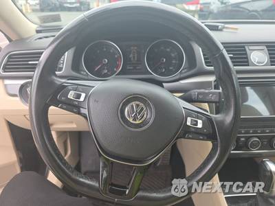 2017 Volkswagen Passat 1.8T R-Line w/Comfort Pkg - zdjęcie 10 z 34 - miniatura