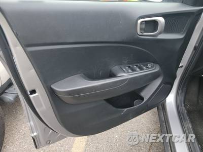 2025 Hyundai Venue SEL - zdjęcie 9 z 22 - miniatura