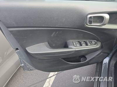 2025 Hyundai Venue SEL - zdjęcie 9 z 31 - miniatura