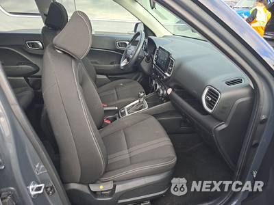 2025 Hyundai Venue SEL - zdjęcie 8 z 31 - miniatura