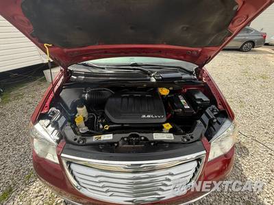 2014 Chrysler Town & Country Touring 121.2" WB - zdjęcie 2 z 18 - miniatura