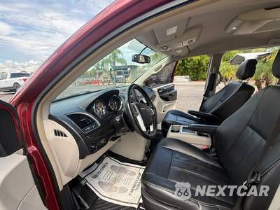 2014 Chrysler Town & Country Touring 121.2" WB - zdjęcie 3 z 18 - miniatura