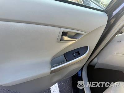 2014 Toyota Prius Three - zdjęcie 14 z 38 - miniatura