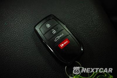 2025 Toyota Camry SE - zdjęcie 23 z 29 - miniatura