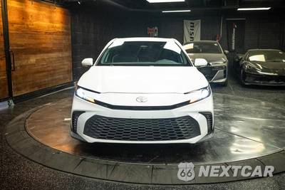 2025 Toyota Camry SE - zdjęcie 4 z 29 - miniatura