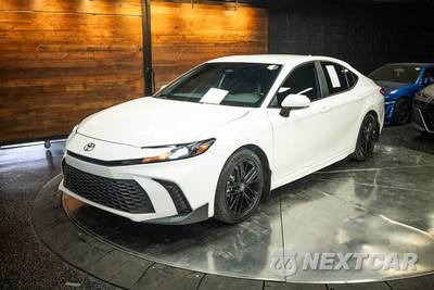 2025 Toyota Camry SE - zdjęcie 2 z 29 - miniatura