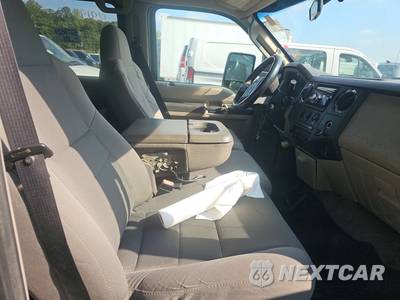 2009 Ford Super Duty F-450 Cab Chassis XLT Crew Cab DRW - zdjęcie 8 z 37 - miniatura