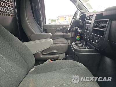 2025 GMC Savana 2500 Cargo Van 1WT 135.0" WB - zdjęcie 8 z 31 - miniatura