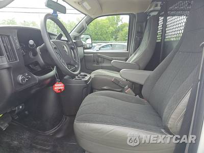 2025 GMC Savana 2500 Cargo Van 1WT 135.0" WB - zdjęcie 7 z 31 - miniatura