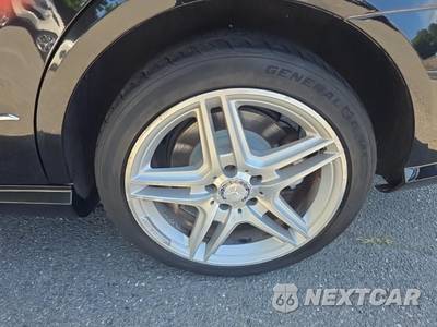 2011 Mercedes-Benz E 550 4MATIC Sedan - zdjęcie 11 z 26 - miniatura