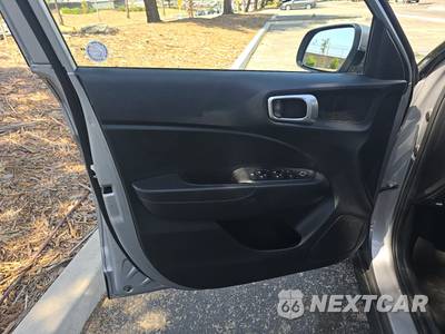 2025 Hyundai Venue SEL - zdjęcie 9 z 30 - miniatura