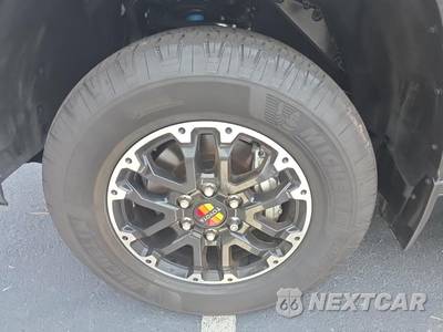 2025 Toyota Tundra SR5 Crew Cab Short Bed - zdjęcie 8 z 21 - miniatura