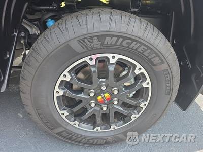 2025 Toyota Tundra SR5 Crew Cab Short Bed - zdjęcie 11 z 21 - miniatura
