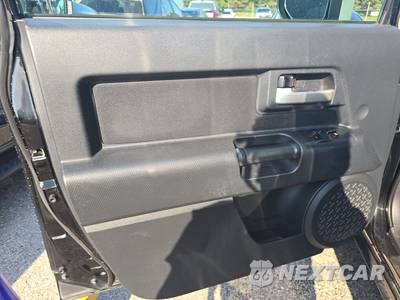 2010 Toyota FJ Cruiser w/Rear Doors - zdjęcie 9 z 18 - miniatura