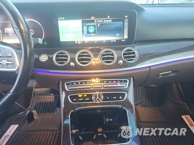 2020 Mercedes-Benz E 350 4MATIC Sedan - zdjęcie 11 z 21 - miniatura