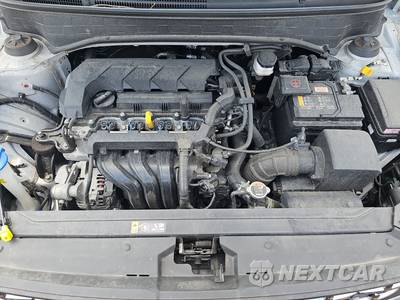 2025 Hyundai Venue SEL - zdjęcie 15 z 28 - miniatura