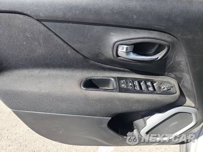 2020 Jeep Renegade Latitude - zdjęcie 15 z 29 - miniatura
