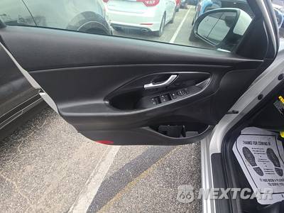 2018 Hyundai Elantra GT Hatchback - zdjęcie 9 z 30 - miniatura