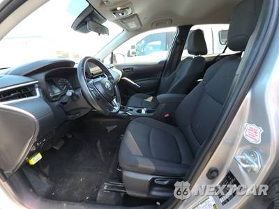 2025 Toyota Corolla Cross LE - zdjęcie 7 z 33 - miniatura